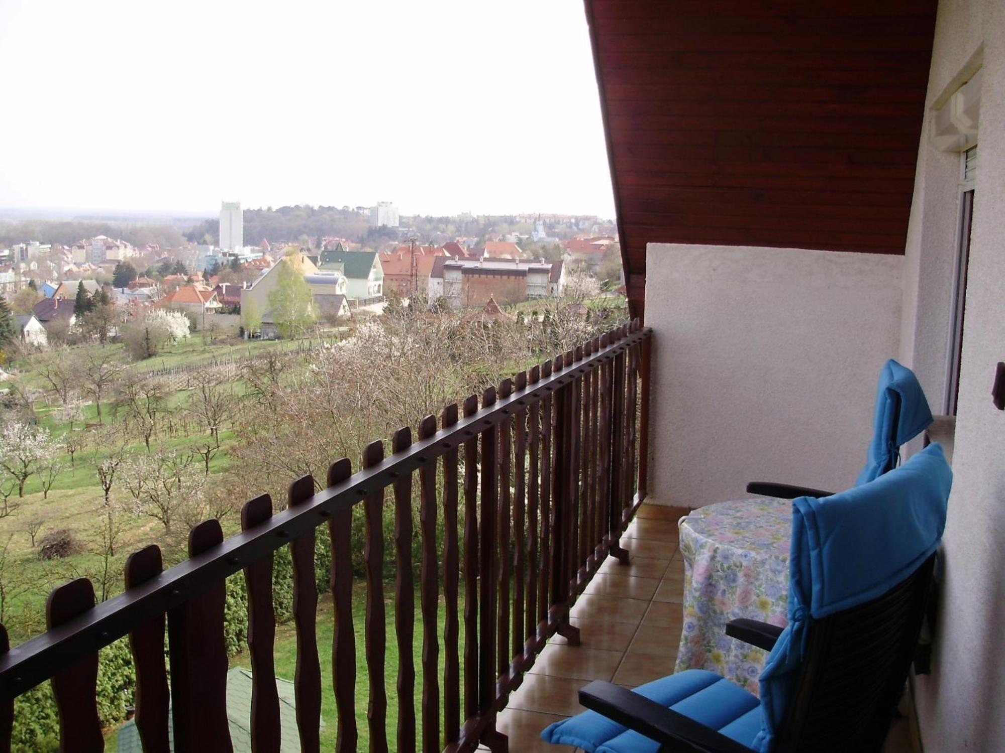 Apartman Berki Heviz Exterior foto